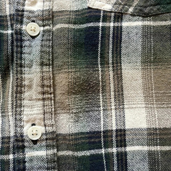 🔥4/$20 Plaid Button Down - Picture 4 of 9
